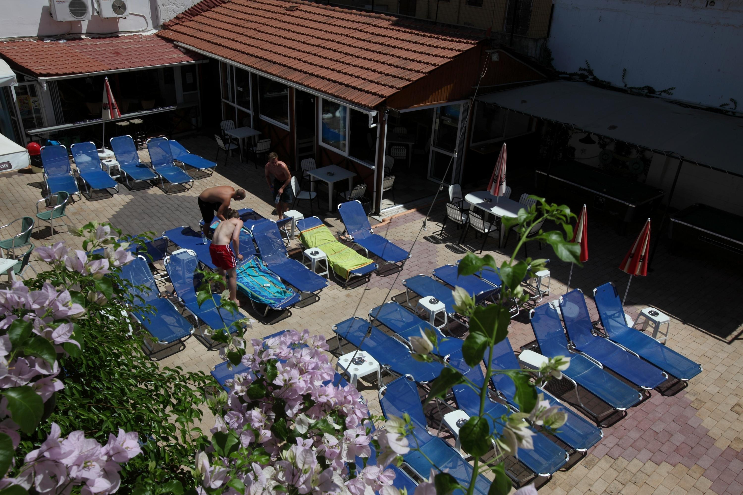 Happy Days Aparthotel Малиа Екстериор снимка