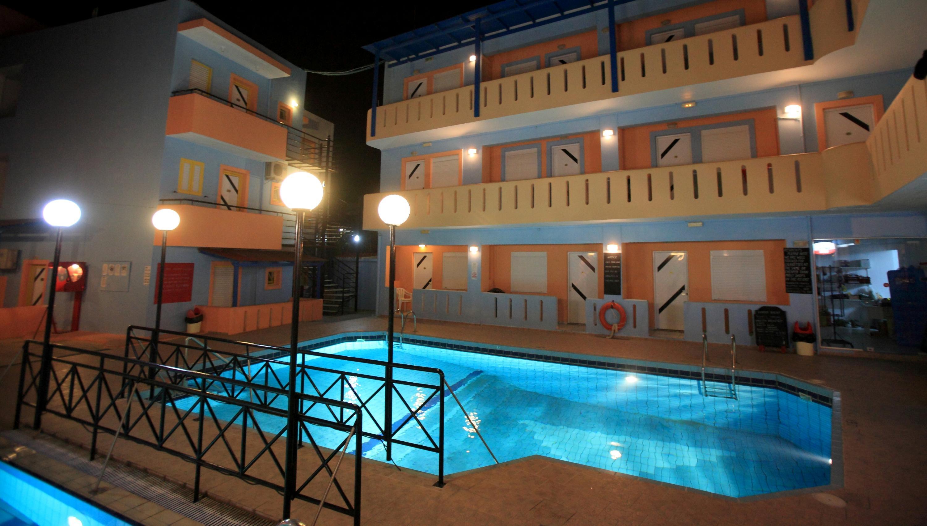 Happy Days Aparthotel Малиа Екстериор снимка